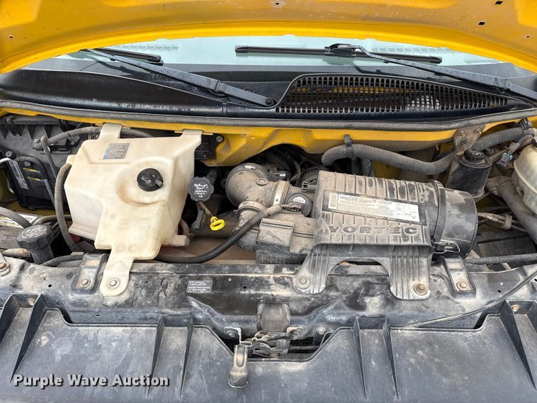 image for item EP0717 2006 GMC Savanna box truck