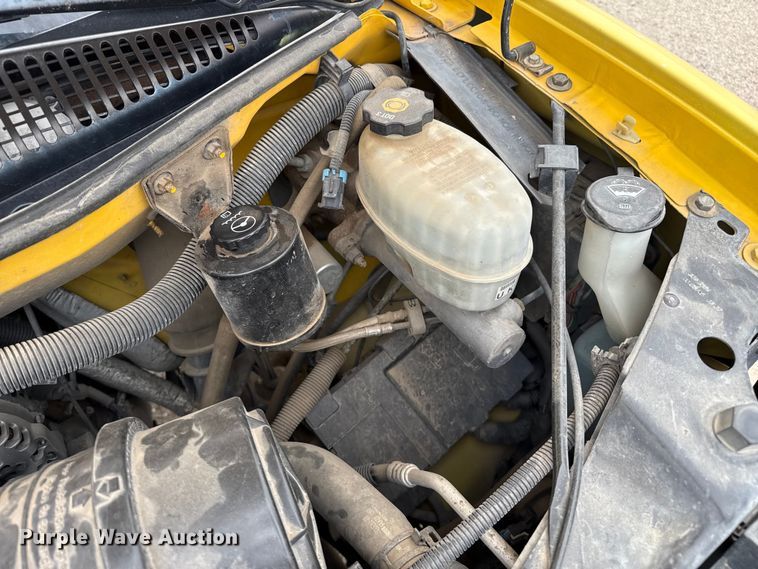 image for item EP0717 2006 GMC Savanna box truck