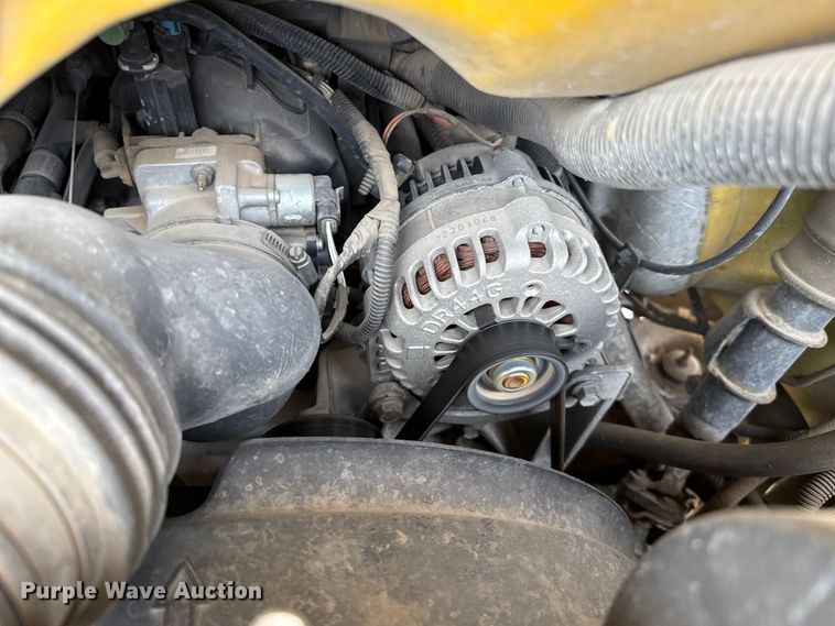 image for item EP0717 2006 GMC Savanna box truck