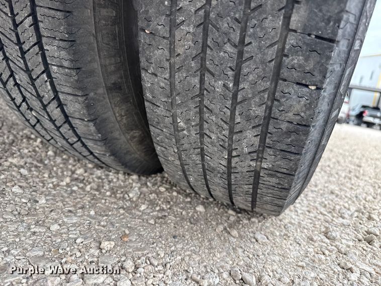 image for item EP0717 2006 GMC Savanna box truck