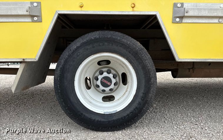 image for item EP0717 2006 GMC Savanna box truck