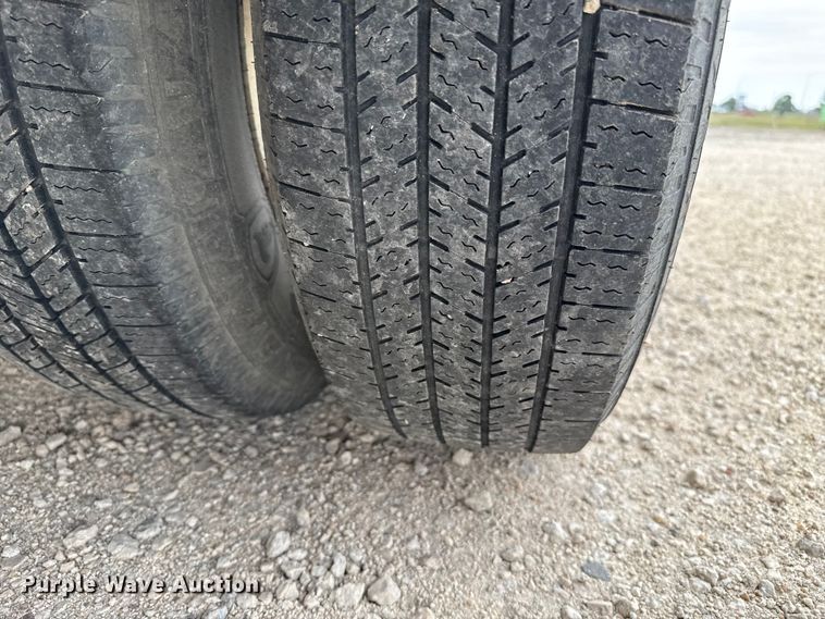 image for item EP0717 2006 GMC Savanna box truck