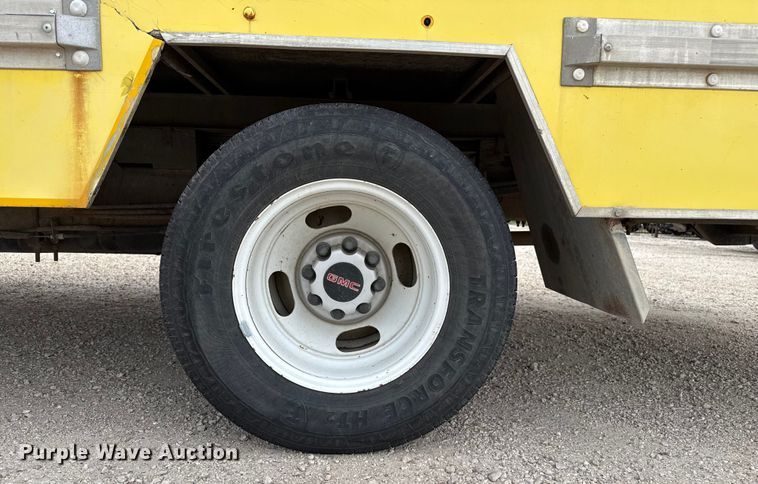 image for item EP0717 2006 GMC Savanna box truck