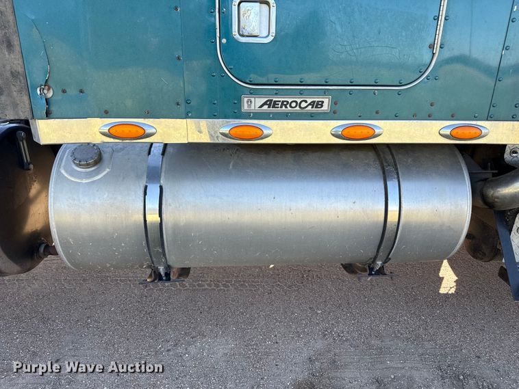 image for item EP0743 2004 Kenworth T800B semi truck