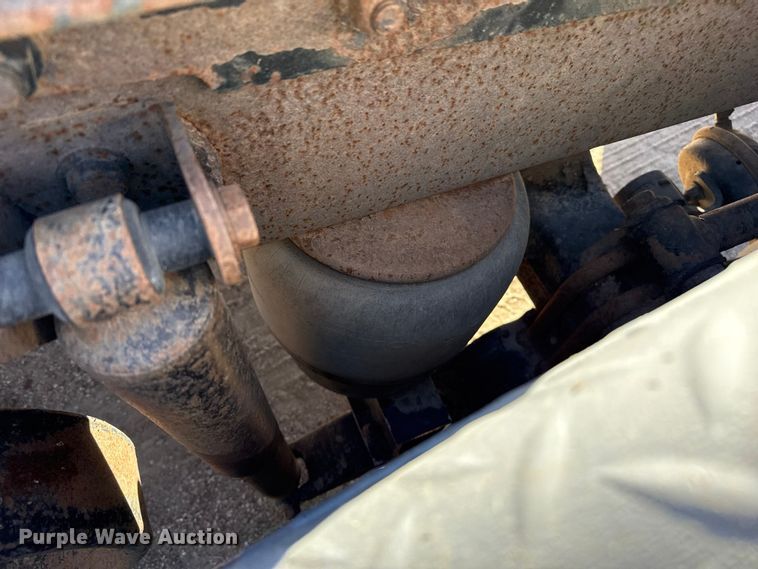 image for item EP0743 2004 Kenworth T800B semi truck