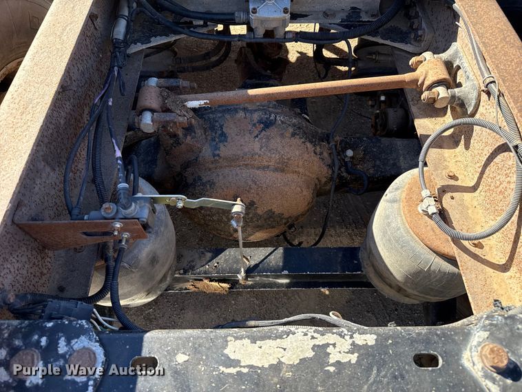 image for item EP0743 2004 Kenworth T800B semi truck