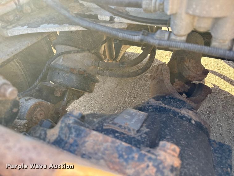 image for item EP0743 2004 Kenworth T800B semi truck