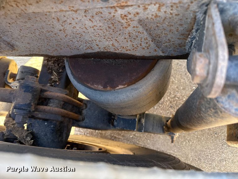 image for item EP0743 2004 Kenworth T800B semi truck