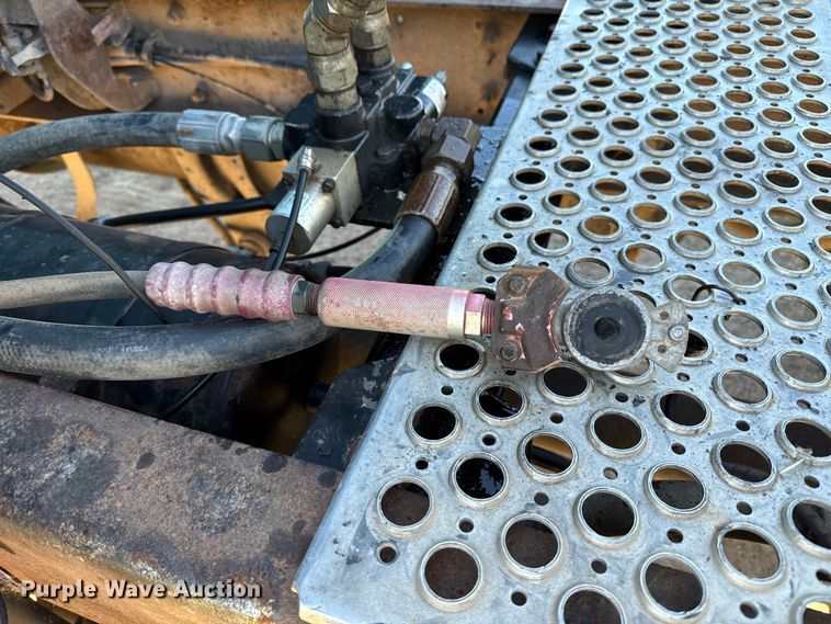 image for item EP0743 2004 Kenworth T800B semi truck