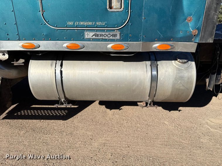 image for item EP0743 2004 Kenworth T800B semi truck