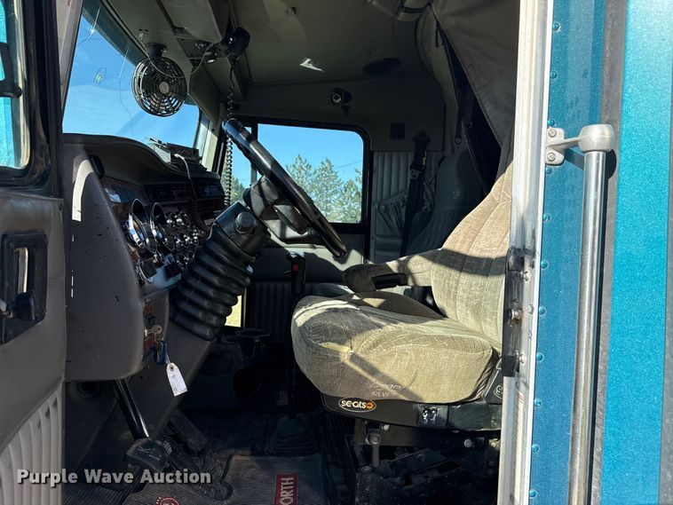 image for item EP0743 2004 Kenworth T800B semi truck