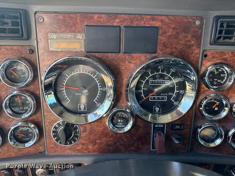 image for item EP0743 2004 Kenworth T800B semi truck