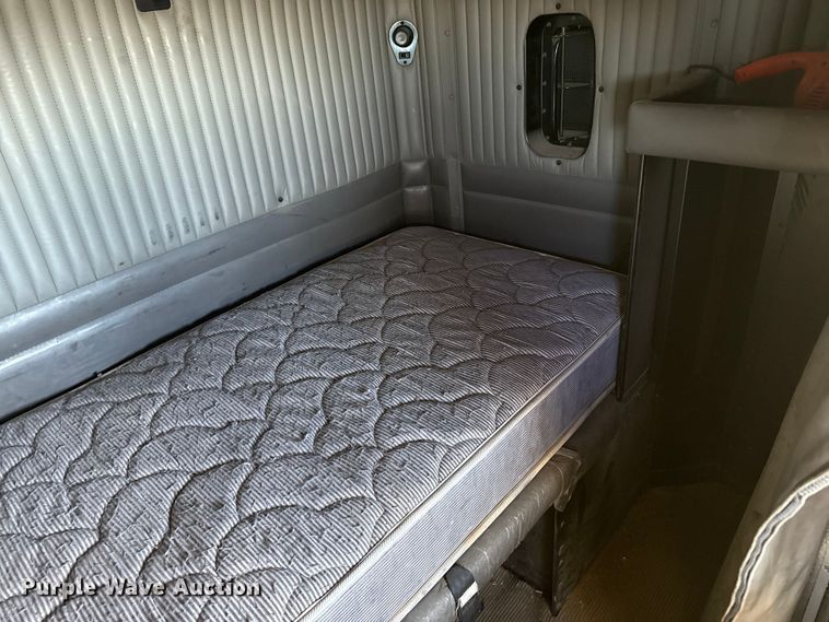 image for item EP0743 2004 Kenworth T800B semi truck