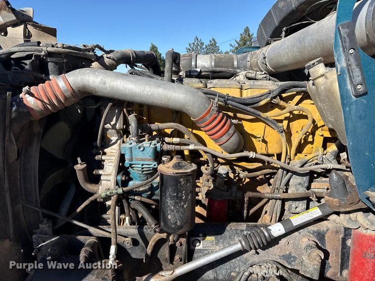 image for item EP0743 2004 Kenworth T800B semi truck