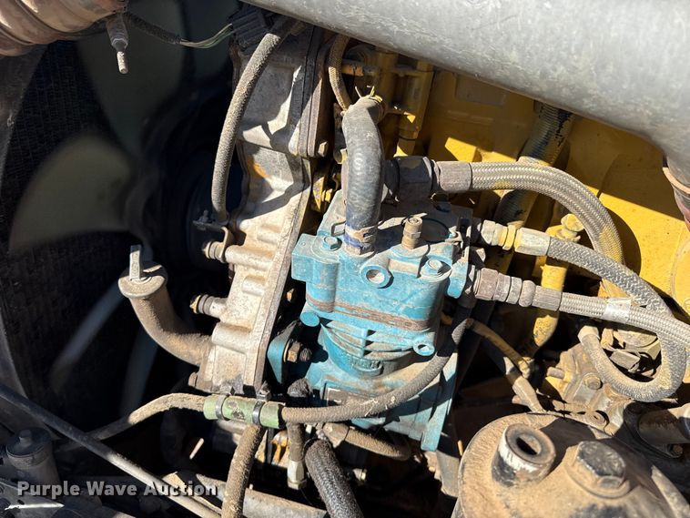 image for item EP0743 2004 Kenworth T800B semi truck