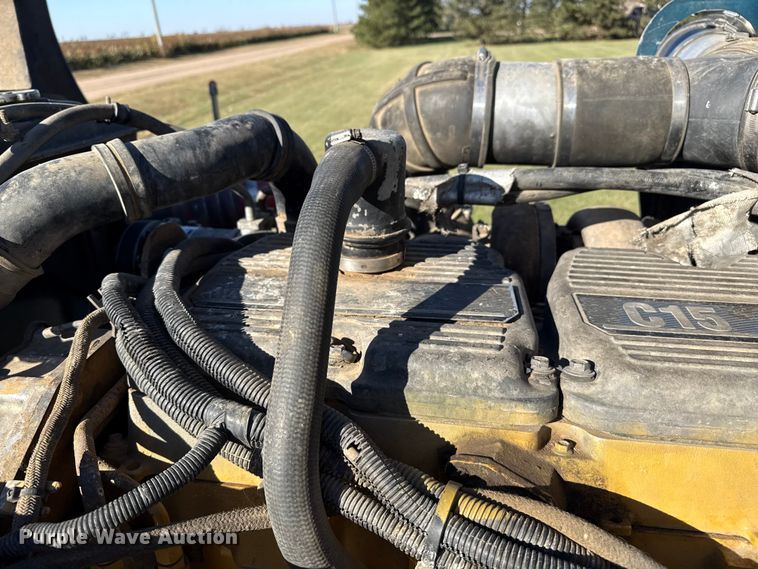 image for item EP0743 2004 Kenworth T800B semi truck