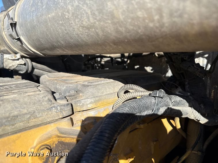 image for item EP0743 2004 Kenworth T800B semi truck