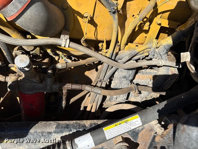 image for item EP0743 2004 Kenworth T800B semi truck