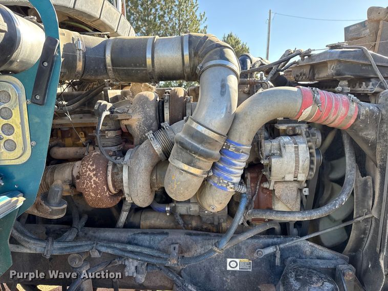 image for item EP0743 2004 Kenworth T800B semi truck