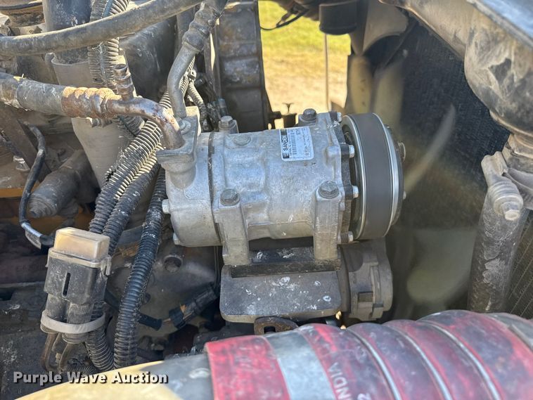 image for item EP0743 2004 Kenworth T800B semi truck