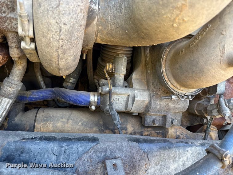 image for item EP0743 2004 Kenworth T800B semi truck