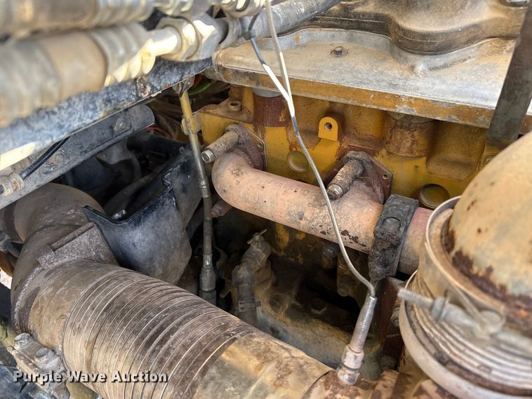 image for item EP0743 2004 Kenworth T800B semi truck