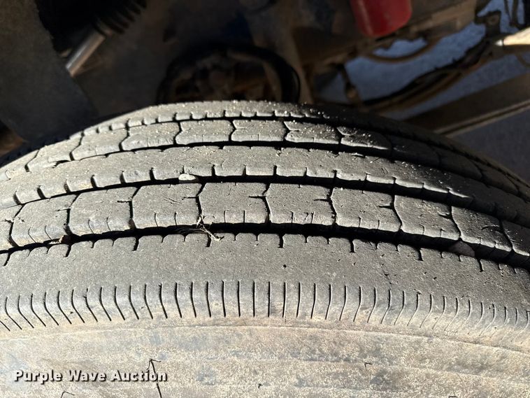 image for item EP0743 2004 Kenworth T800B semi truck