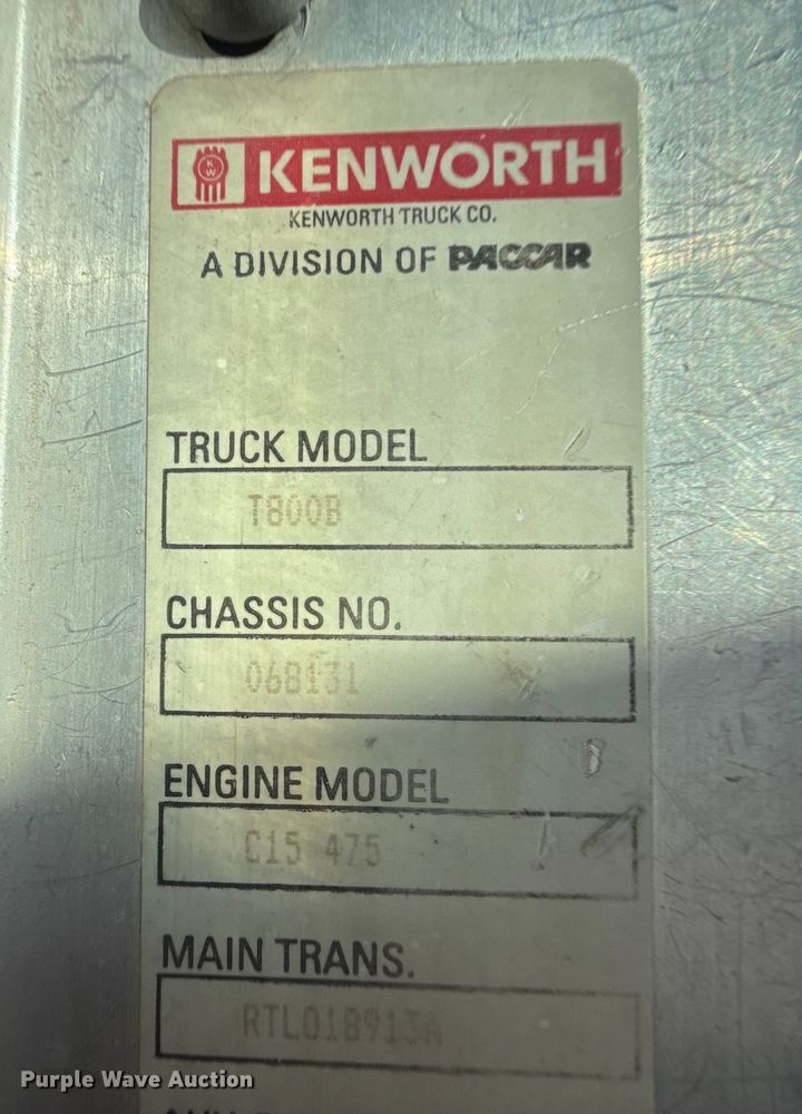 image for item EP0743 2004 Kenworth T800B semi truck