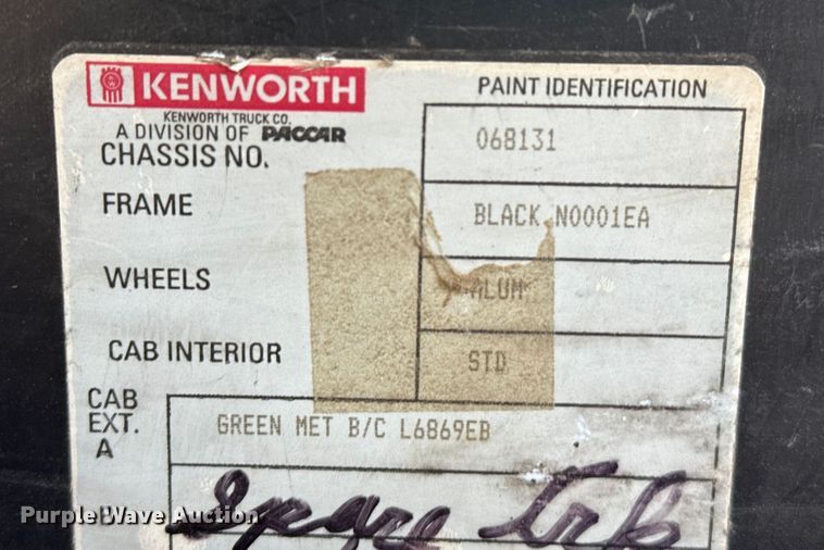 image for item EP0743 2004 Kenworth T800B semi truck