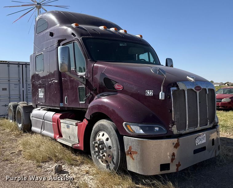 image for item EP0744 2006 Peterbilt 387 semi truck