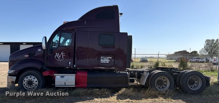 image for item EP0744 2006 Peterbilt 387 semi truck