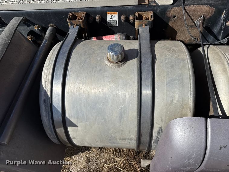 image for item EP0744 2006 Peterbilt 387 semi truck