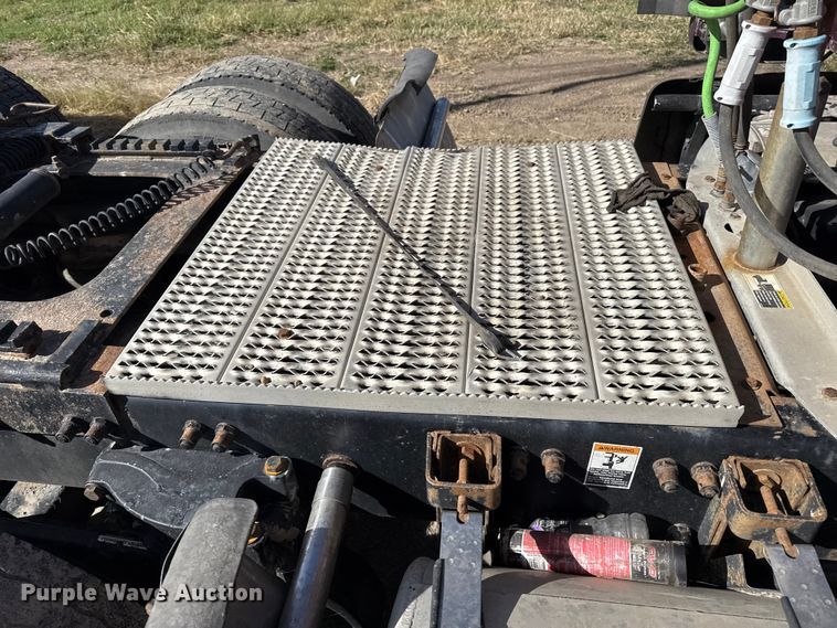 image for item EP0744 2006 Peterbilt 387 semi truck