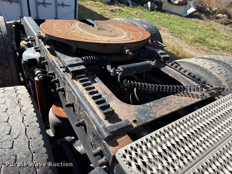 image for item EP0744 2006 Peterbilt 387 semi truck