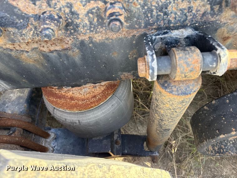 image for item EP0744 2006 Peterbilt 387 semi truck