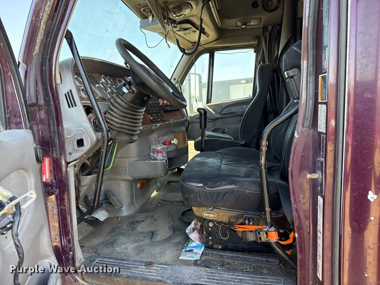 image for item EP0744 2006 Peterbilt 387 semi truck