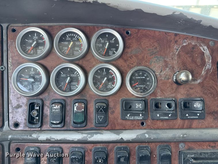 image for item EP0744 2006 Peterbilt 387 semi truck