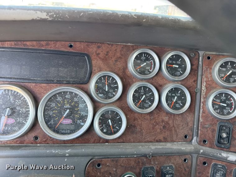 image for item EP0744 2006 Peterbilt 387 semi truck