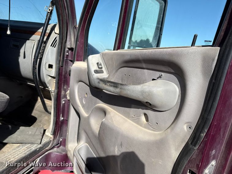 image for item EP0744 2006 Peterbilt 387 semi truck