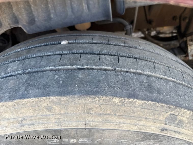 image for item EP0744 2006 Peterbilt 387 semi truck