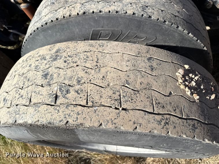 image for item EP0744 2006 Peterbilt 387 semi truck