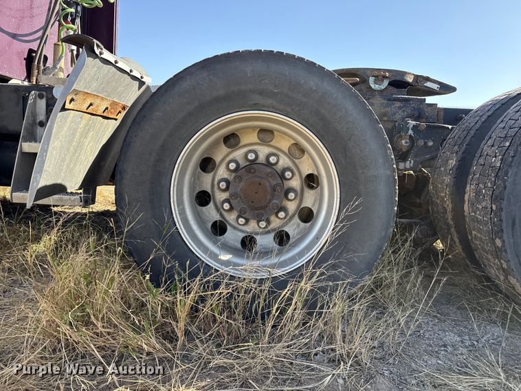 image for item EP0744 2006 Peterbilt 387 semi truck