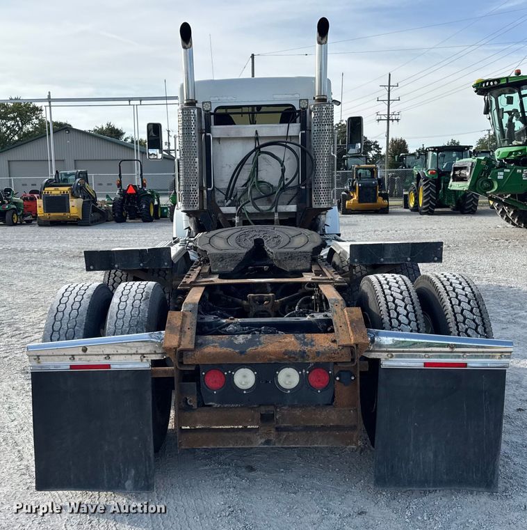 image for item ER0044 2007 Kenworth T800 semi truck