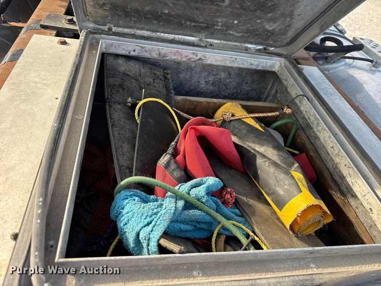 image for item ER0044 2007 Kenworth T800 semi truck