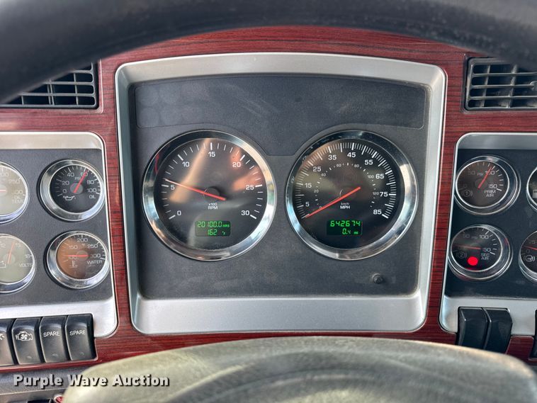 image for item ER0044 2007 Kenworth T800 semi truck