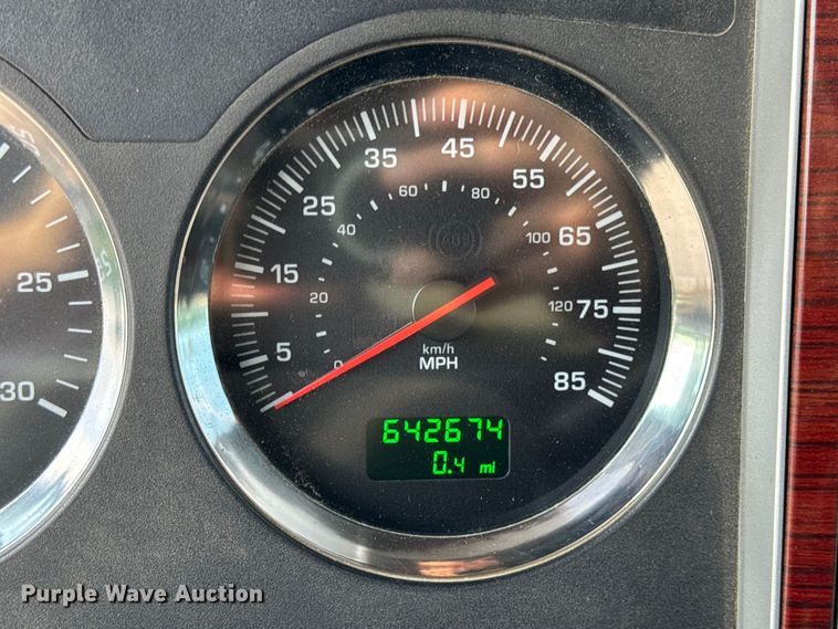 image for item ER0044 2007 Kenworth T800 semi truck