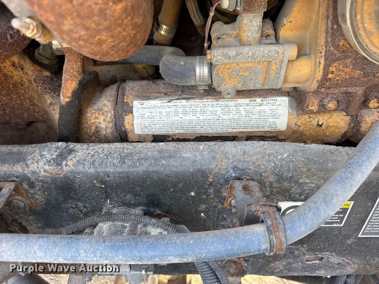 image for item ER0044 2007 Kenworth T800 semi truck