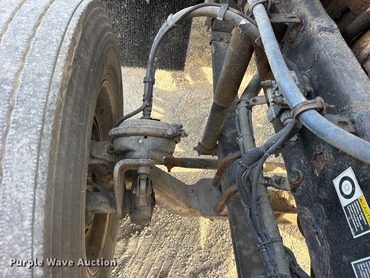 image for item ER0044 2007 Kenworth T800 semi truck