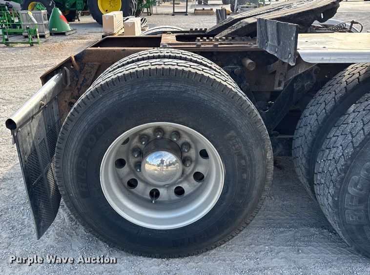 image for item ER0044 2007 Kenworth T800 semi truck