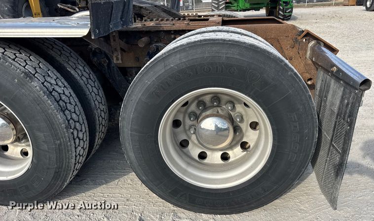 image for item ER0044 2007 Kenworth T800 semi truck